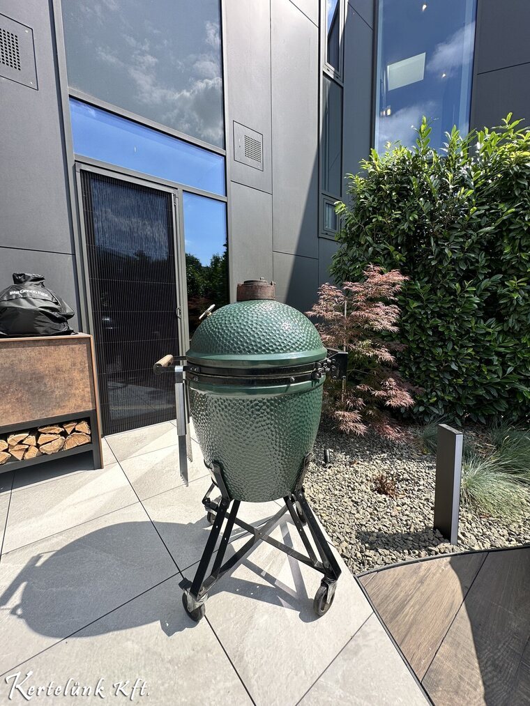 Kert, terasz, green egg.