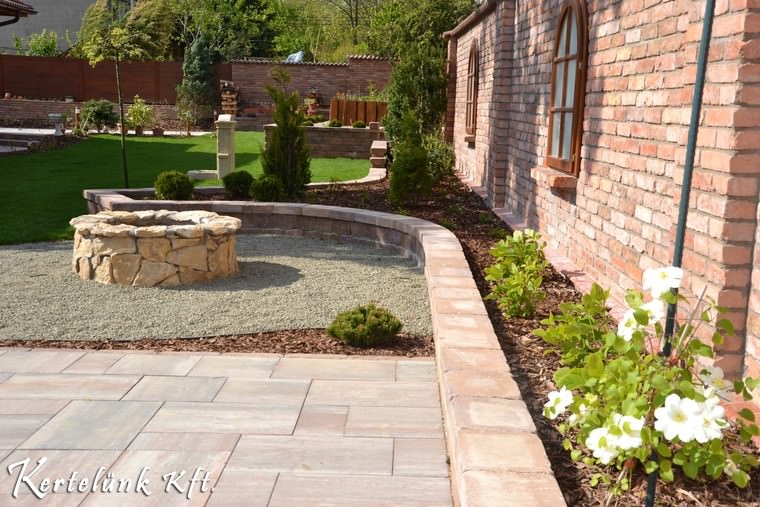 Tűzrakóhely is helyet kapott a kertben!